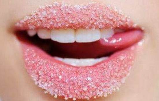 Read more about the article Tips Mudah Cara Membuat Lips Scrub Alami