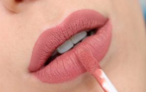 Read more about the article Tips Memakai Lipstick Mate Bagi Pemula