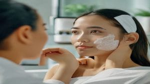 Read more about the article Di Balik Facial Treatment: Manfaat, Risiko, Tanda Aman