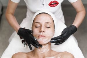Read more about the article Studi Kasus Facial Treatment: Pola Kulit Kusam dan Solusinya