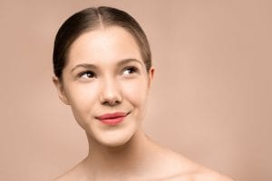 Read more about the article 7 Hal Sebelum Filler Hidung: Bentuk, Risiko, dan Aftercare