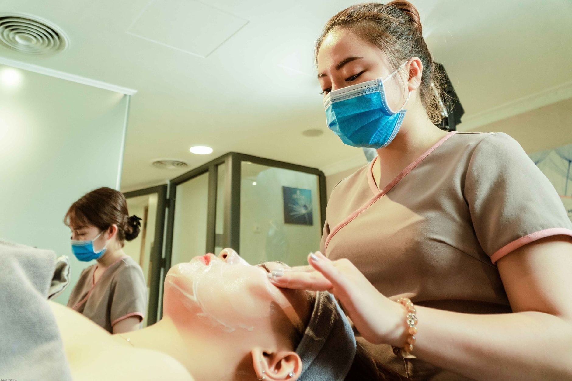 Read more about the article Klinik Kecantikan: Cek Keamanan Sebelum Treatment