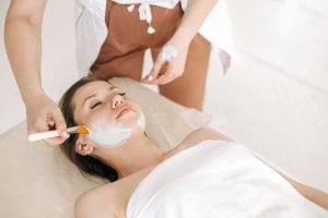 Read more about the article Dari Kulit Kusam: Facial Treatment & Aftercare Tepat