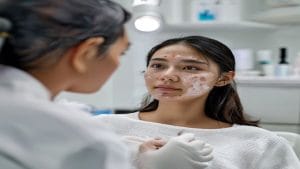 Read more about the article Facial Treatment untuk Jerawat: Siapa yang Cocok?