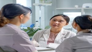 Read more about the article Klinik Kecantikan Terdekat: Fakta Izin, Dokter, dan Risiko
